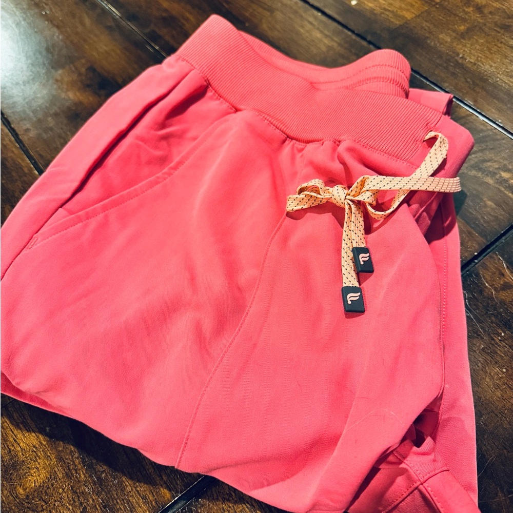 Fabletics Pink Scrub Set - Picture 3 of 4